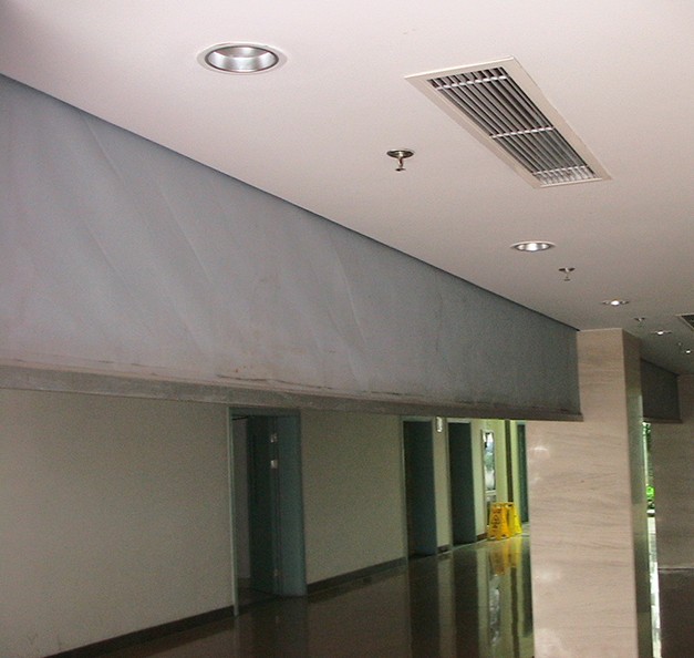 擋煙垂壁有鐵的嗎？