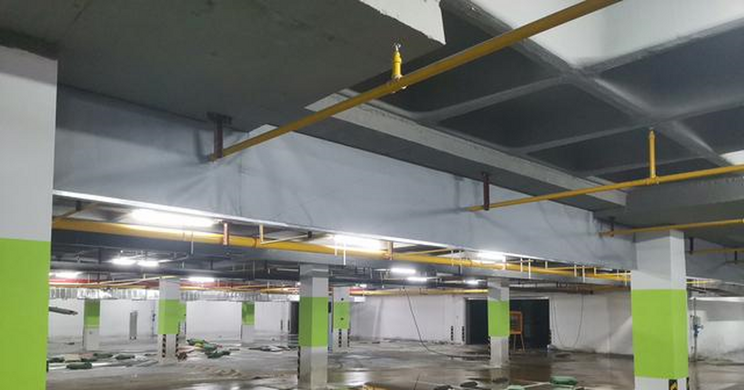 公共場所擋煙垂壁為什么要固定